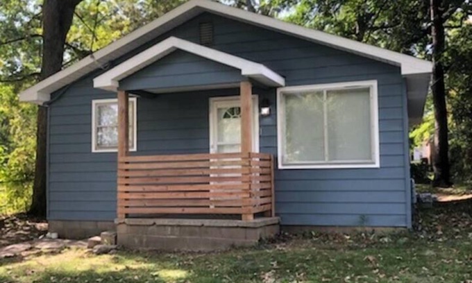 Lansing Casa | Cute, Cozy, and Completely Renovated!