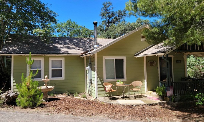 Julian Cabina | Cute & Cozy! Julian Mt. cabin. Hiking, wineries, brewery. All season getaway.