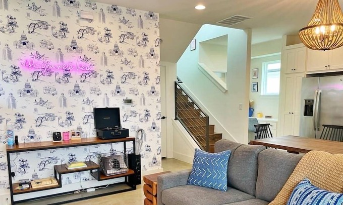 Govalle Casa | Cute Dog-Friendly Home in Trendy East Austin with Private Fenced Yard