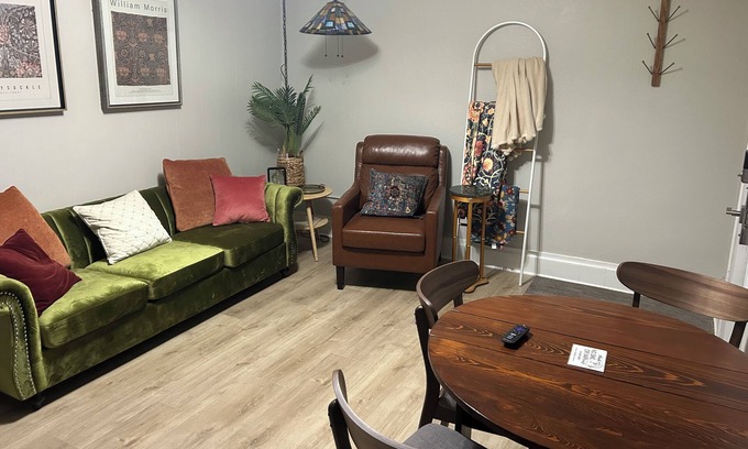 Boone Apartamento | Cute downtown Boone apartment - arts and crafts style.