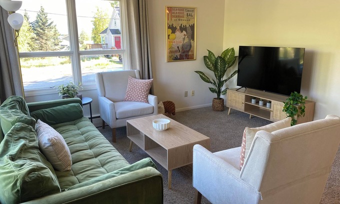 Downtown Anchorage Casa | Cute downtown homebase for your visit! Close to trails and restaurants