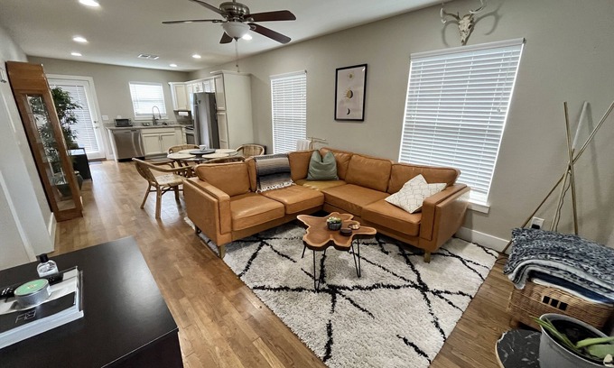 St. John - Coronado Hills Casa | Cute East Austin Bungalow