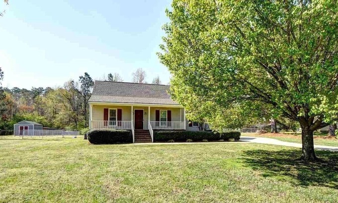 Johnston County Casa | Cute, family-friendly, country bungalow