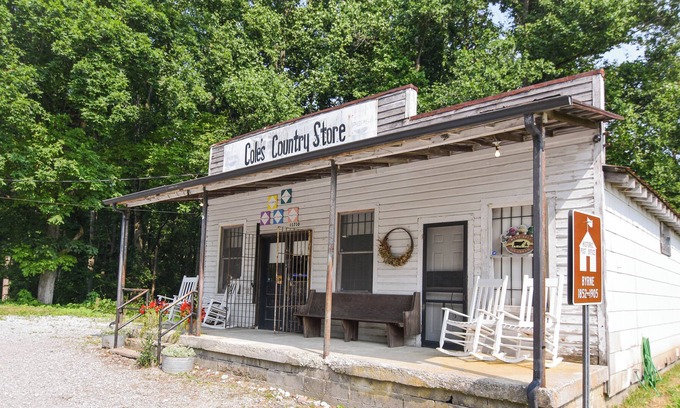 Baxter Otro | Cute historic country store turned farm house with modern updates