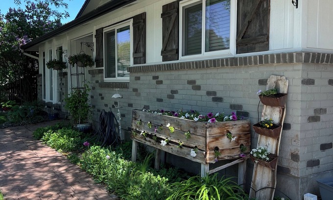 Eagle Casa | Cute home in quiet subdivision in small town of Eagle ID