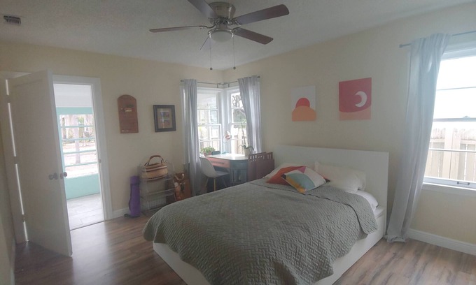 Kenwood Cabaña | Cute Home in the Heart of Historic Kenwood