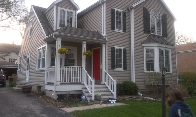 Downers Grove Casa | Cute House in Downers Grove