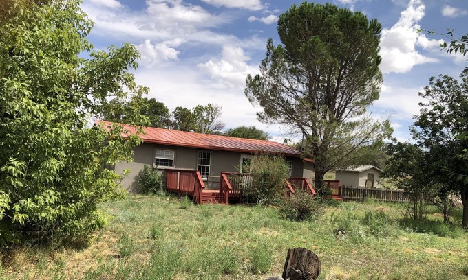 Tyrone Casa | Cute house in Quiet Neighborhood! Lots of outdoor space!