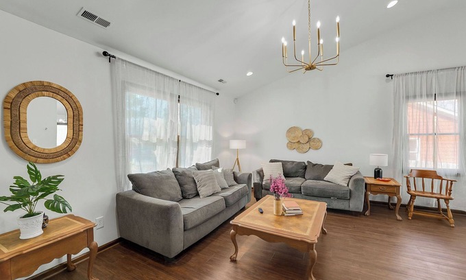 Southeast Raleigh Casa | Cute house w big fenced yard - starts at $3.5k/m