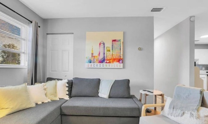 Sandalwood Casa | Cute Jacksonville Bungalow! Centrally Located