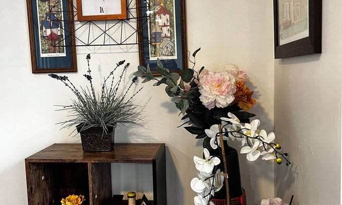 Huntington Casa | Cute little stone house on the hill