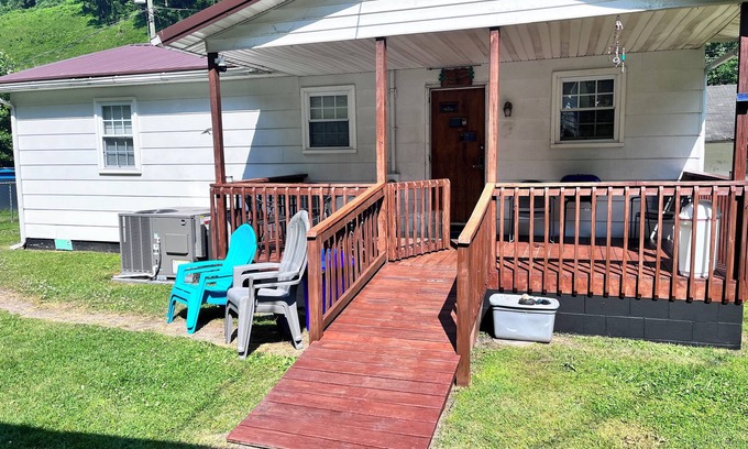 Whitman Casa | Cute Little Whole House For Rent Franklin’s Lodge