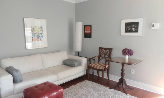 Lower Lonsdale Casa | Peggy's Place es linda n'Cozy con terraza privada, cerca del seabus
