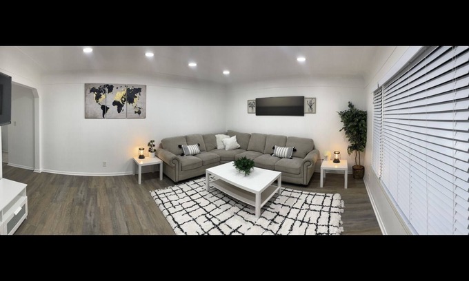 Sterling Heights Casa | Cute-n-Cozy Home Near Beaumont Troy
