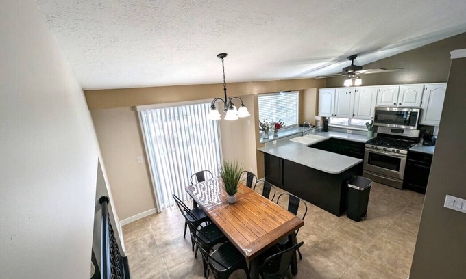 Layton Casa | Cute Spacious Home 3 BR