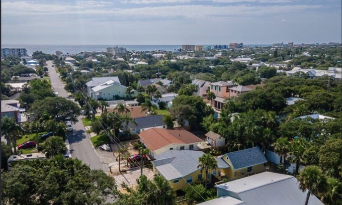 New Smyrna Beach Apartamento | Cute Studio just 2 blocks from New Smyrna Beach & Flagler Ave.