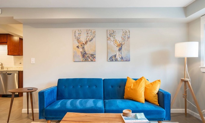 Shoreline Casa | Cute two bedroom suite, spacious flat backyard