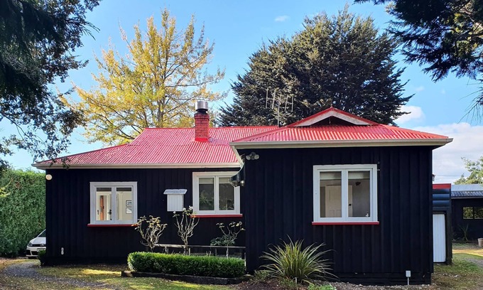 Te Anau Cabaña | Linda Kiwi Woodland Cottage enclavada entre árboles y 5 minutos de la ciudad