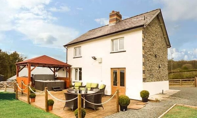Llandrindod Wells Casa | Cwmcelyn, RHAYADER