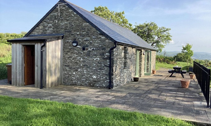 Tregaron Cabaña | CWTCH, pet friendly, character holiday cottage in Pontrhydfendigaid