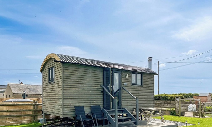 Rhyd-y-foel Cabaña | 1 bedroom accommodation in Abergele