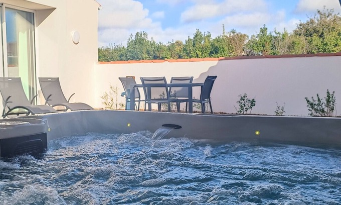 Les Sables d'Olonne Chalet De Esquí | Cygne- Maison proche de tout - Jacuzzi privatif