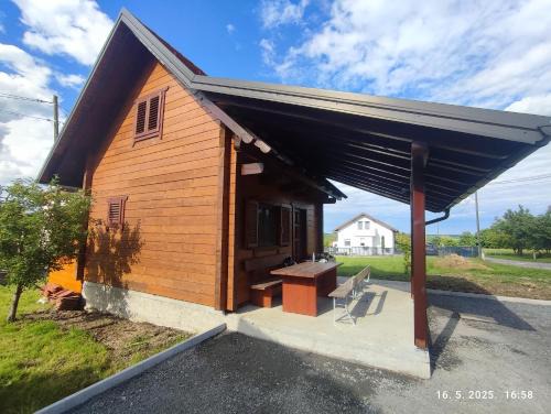 Brckovljani Casa | Cypres, modern wooden house with free parking