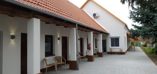 Oroszlany Cama Y Desayuno | Czermann Holiday Inn