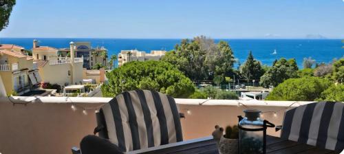 Urbanización Puerto de Estepona Apartamento | Dúplex con vistas al mar,cerca de playa y puerto