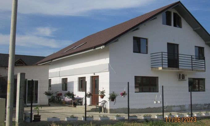 Corbu Casa | Dă-i pace