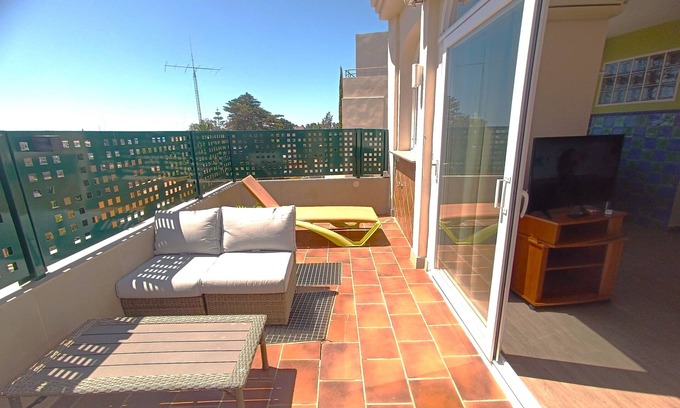 Cerrado de Calderon Apartamento | Flamencos del Cerrado D-3 Apartamento con terraza y vista parcial al mar