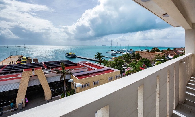 Centro - Supmza 001 Hotel | D Gomar