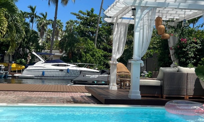 Overtown Villa | D’Mauchi-WaterHouse-Beaches20min-boat-dockparking