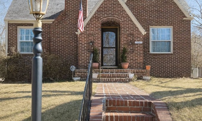 Farmville Cabaña | D-town Farmville, close to HighBridge Trail,Greenfront,Longwood,Hampden-Sydney