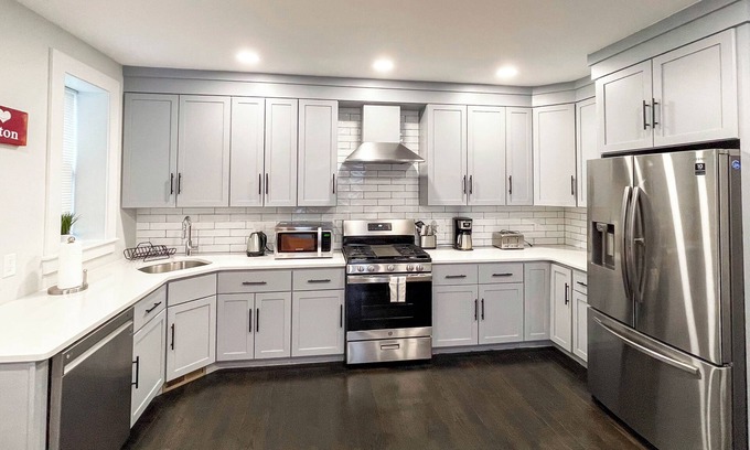 Quincy Casa | D79 Spacious 5-bedroom house with Roofdeck near Boston!