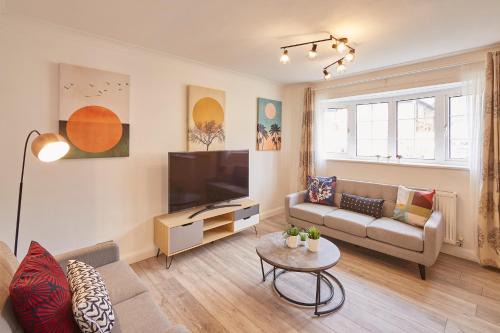 Darlington Casa | Dacama at Dene Grove- with Patio and 2 Free Parking