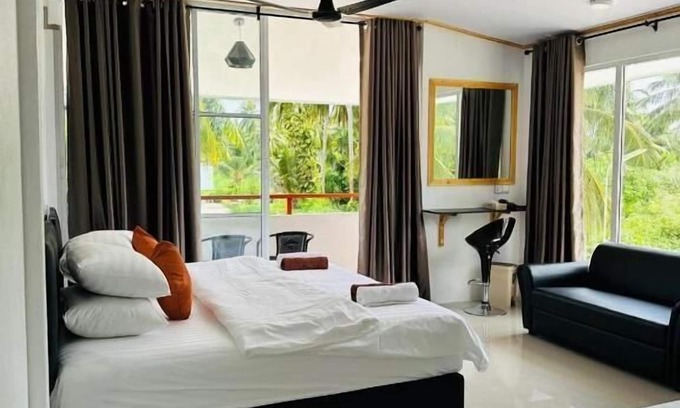 Thoddoo Hotel | Dacha Thoddoo White Sand