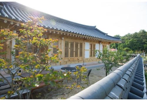 Ansan Casa | Daebudo Paper Museum Hanok Pension