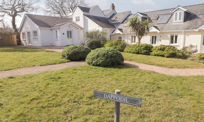 Tenby Cabaña | DAFFODIL APARTMENT, pet friendly in Kilgetty