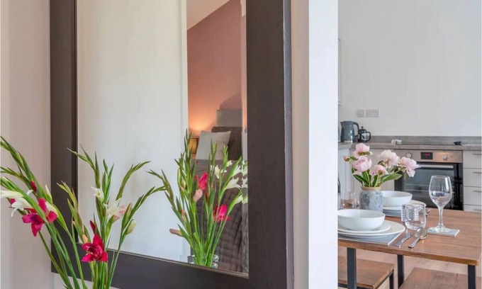 Mangotsfield Casa | Daffodil, Recently Converted Modern Barn, Cotswolds