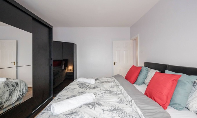 River Casa | Dagenham Dream House - 4 Bedrooms