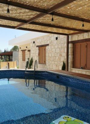Kannaviou Casa | Daglas suit