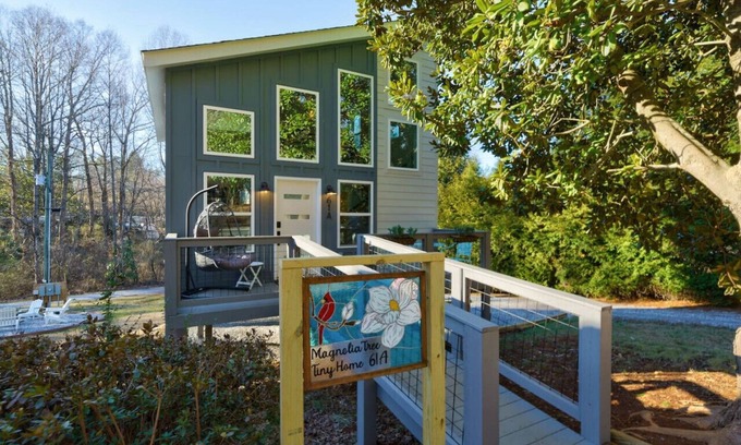 Dahlonega Casa | Dahlonega Magnolia Tree Tiny Home *King Bed*
