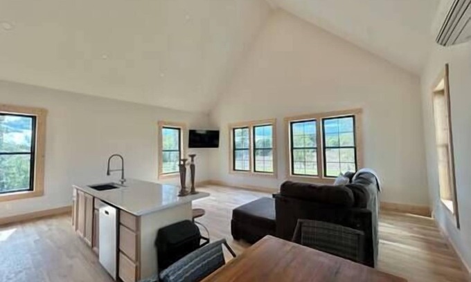 Dahlonega Casa | Dahlonega Mountain Creekside Retreat: 2BD/2BA