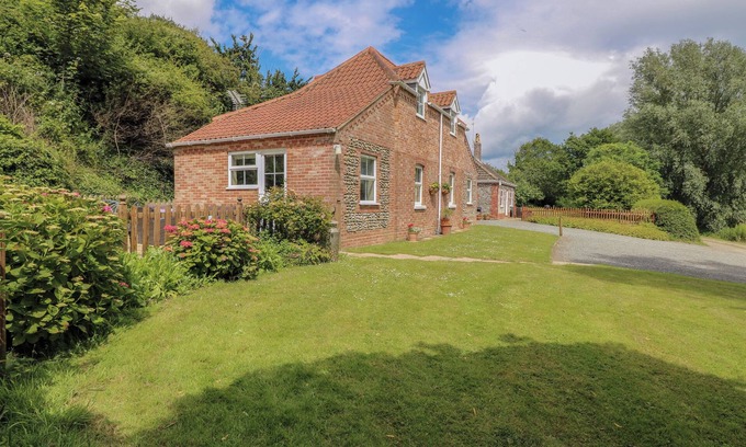 Great Yarmouth Cabaña | DAIRY COTTAGE, pet friendly, with a garden in Caister-On-Sea