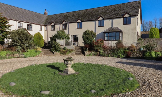 Ash Mill Cabaña | DAIRY COTTAGE, pet friendly, with a garden in South Molton