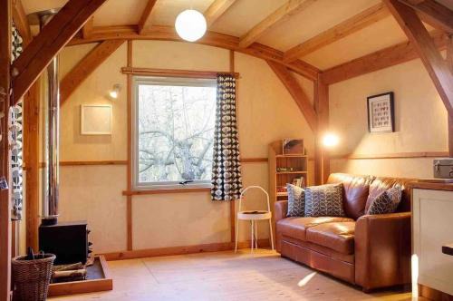 Rewe Casa | Daisy-a romantic logcabin hiding amongst the trees