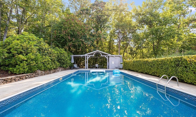 Candler Casa | Daisy Farm | Pool, Hot Tub & Animals 🐴 + Biltmore Pass Near Asheville