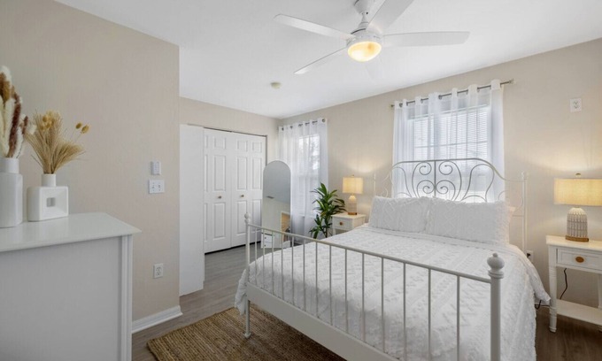 Cedar Key Condominio | Daisy House: Downtown Cedar Key. Walk to everything!