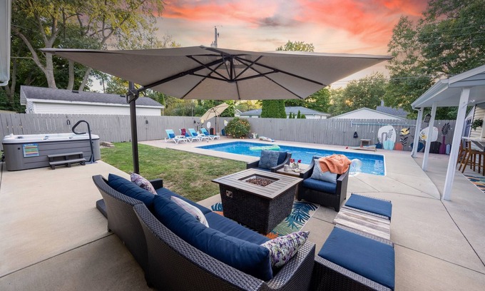 Normal Casa | Daisy Lane | Hot Tub | Heated Pool | Pool House